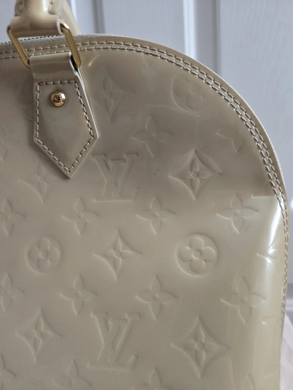 Louis Vuitton Blanc Corail Vernis Alma PM - Cream/Beige Satchel